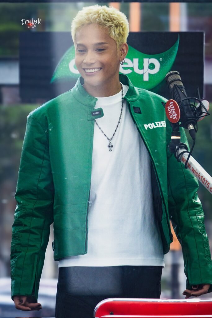 FELIP for Wish Bus Special Roadshow edition by Closeup at Eton Centris Photo by trulyK